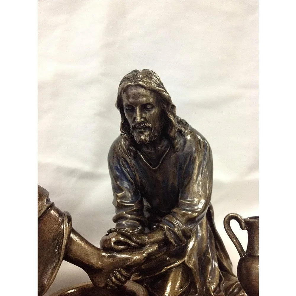Figurine Jesus Washing His Disciple's Feet Metallic