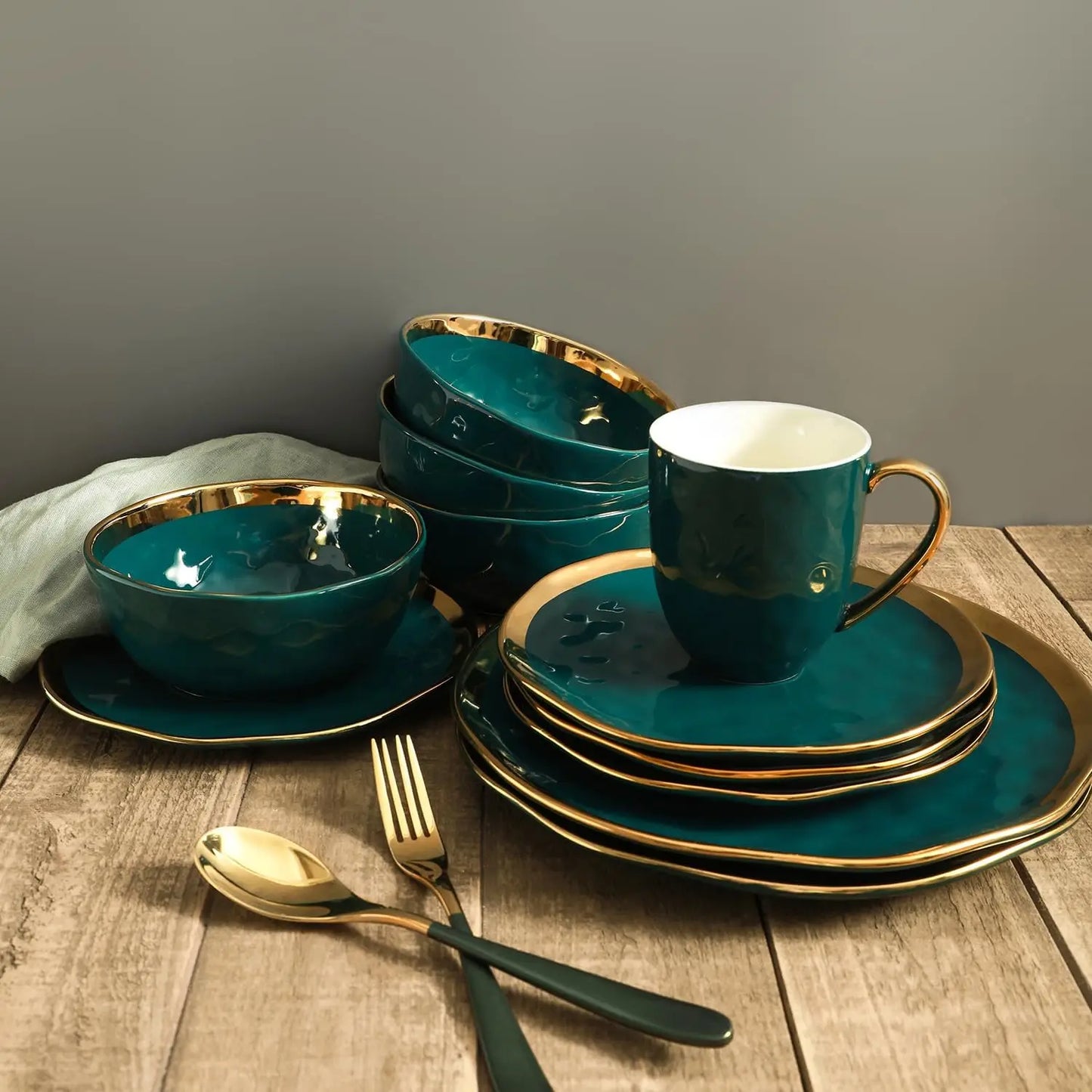 Stone Lain Modern Poreclain 16 Piece Dinnerware Set, Dish set for 4, Black And Golden Rim